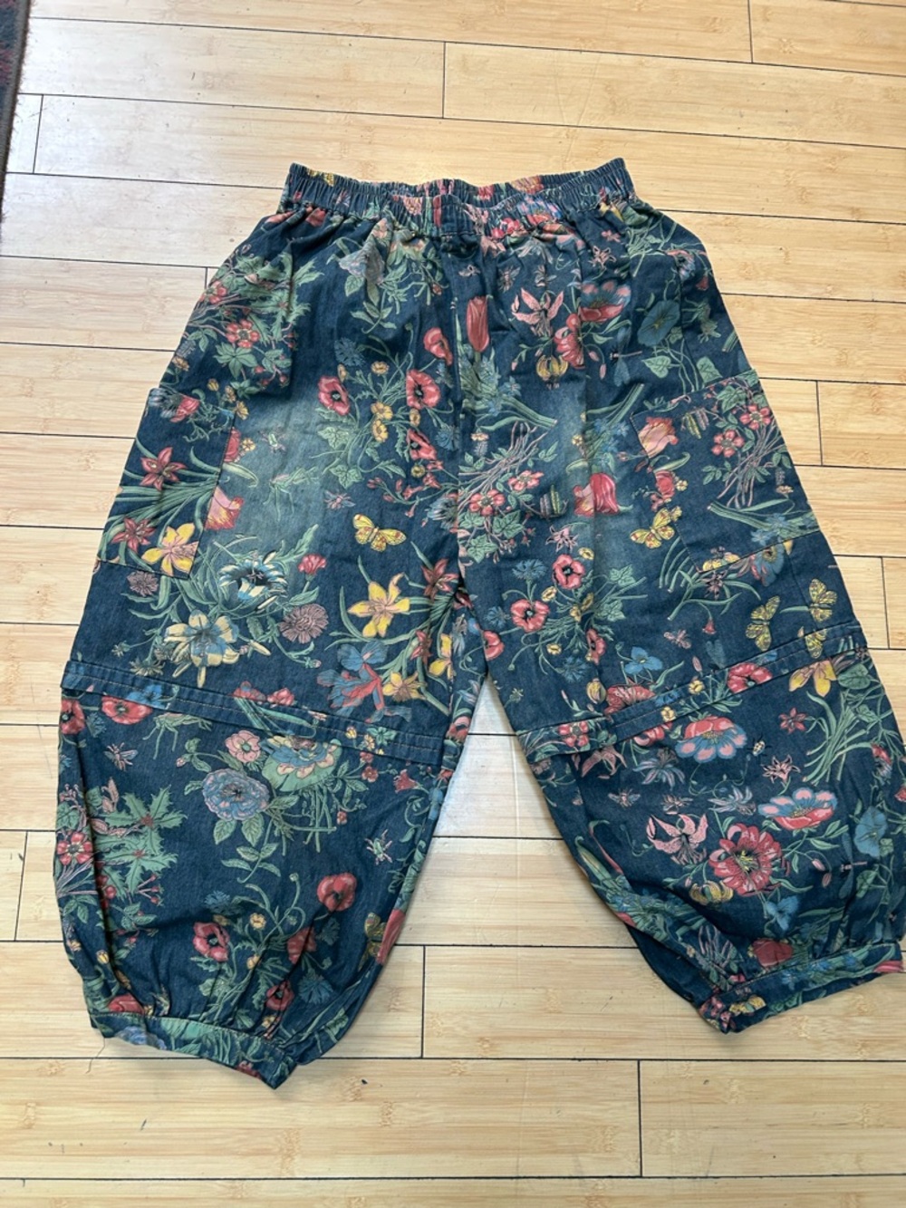 Floral barrel jeans with pull on waist in EUC